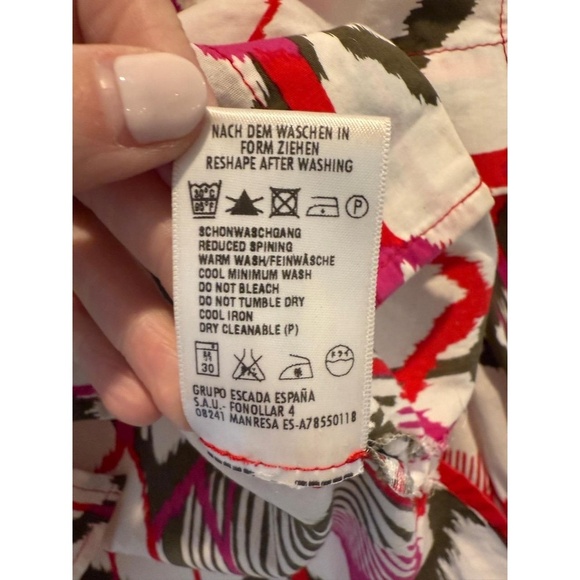 ESCADA Blouse Size 38 Red Green White Patterned 3/4 Sleeve Vintage Luxury Ikat - Picture 7 of 8